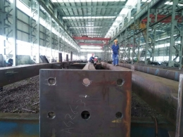 防城港市沙潭江生態(tài)工程產(chǎn)業(yè)園啟動(dòng)區(qū)(一期)，A棟工廠制作焊縫超聲波檢測(cè)現(xiàn)場(chǎng)